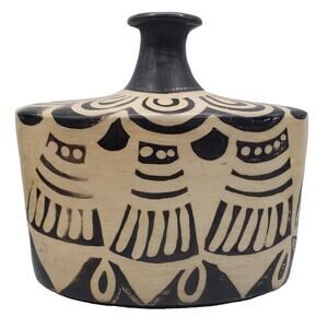Honduran Tribal Fine Art Pottery Vase Hand Made 8 3/4" Black Cream Geometric Vtg
